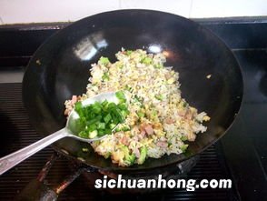 红肠蛋炒饭怎么做