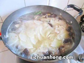 炖鲤鱼汤需要多久