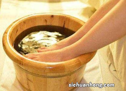 用茶叶泡脚有什么好处