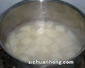 梨煮百合有什么功效与作用是什么