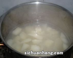 梨煮百合有什么功效与作用是什么