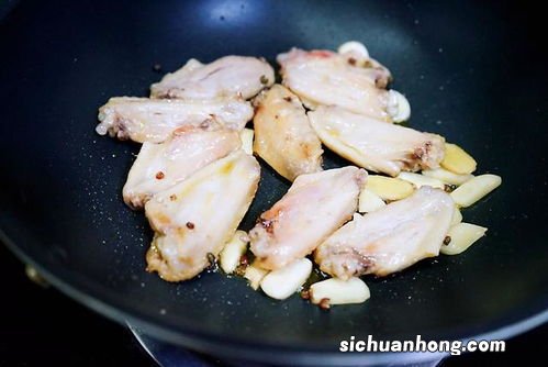 鸡翅和什么菜炒好吃吗