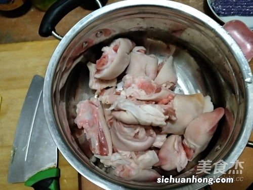 猪脚炖黄豆煮多久最好