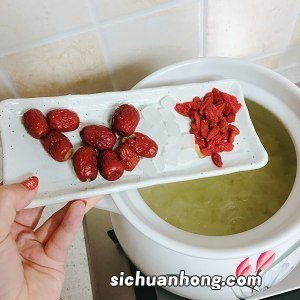 红枣冰糖蒸鸡的功效与作用是什么