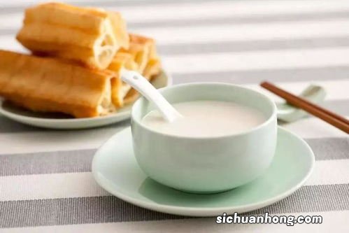 早饭后多久喝牛奶最好