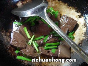 鹅血和韭菜有什么功效