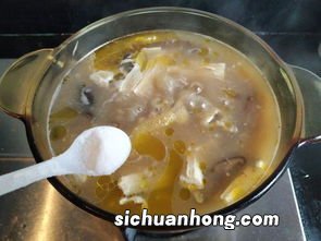 炖老母鸡放什么菜