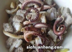 鱿鱼要泡多久放多少碱面