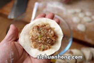 调肉馅为什么要加水