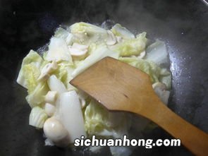 榛蘑菇炖白菜需要多久