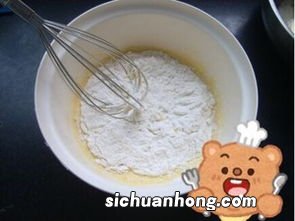 蛋清打到什么程度放糖