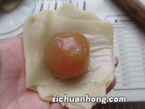 蛋黄酥什么样就烤好了