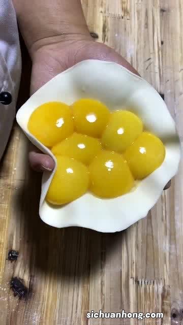 蛋黄能包什么