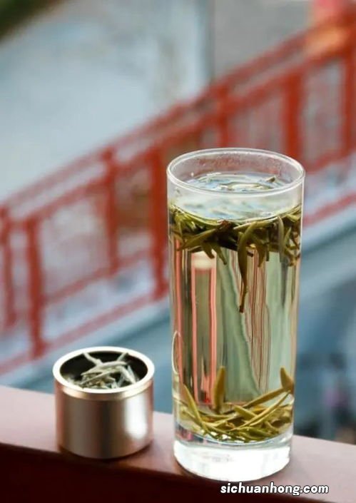 白茶泡水什么颜色