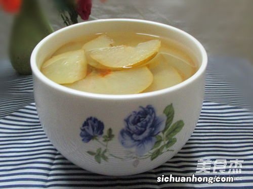 冰糖雪梨汤是什么颜色