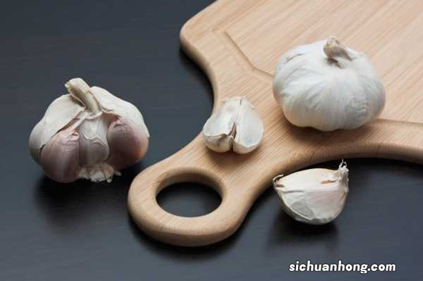 发芽的大蒜能吃吗,大蒜怎么保存不发芽