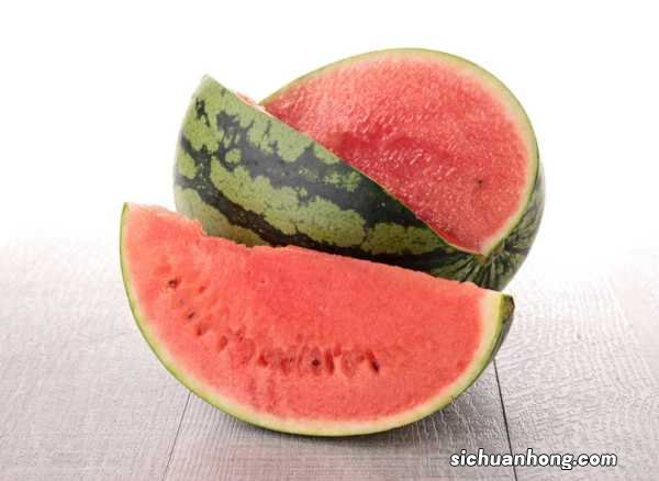 菠萝和西瓜能一起吃吗