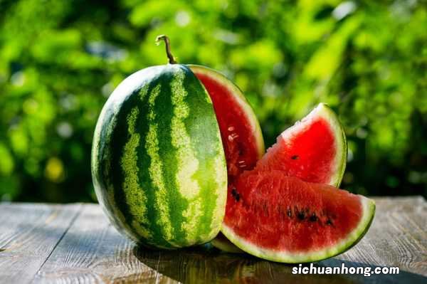 西瓜皮居然有这么多神奇功效,帮你剩下大笔买药钱